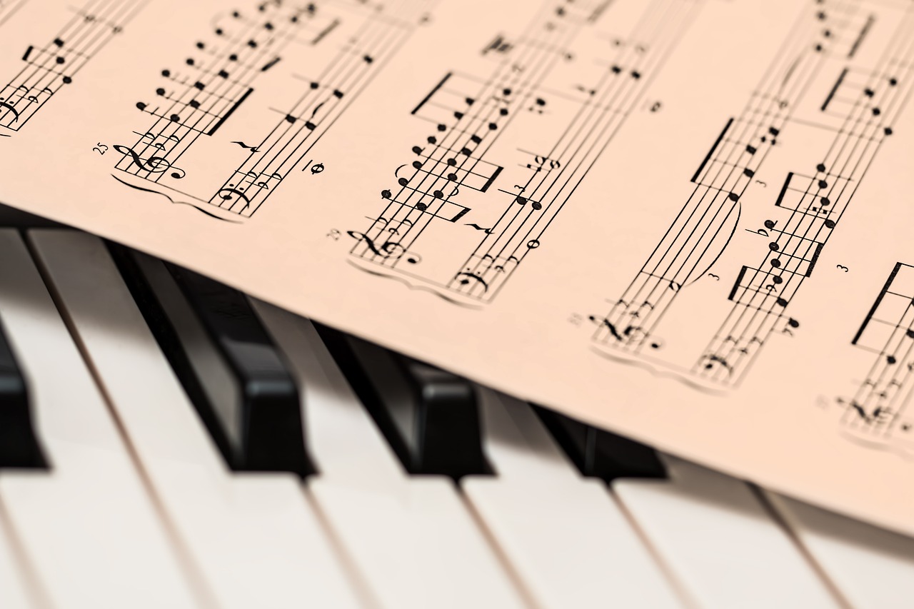 Découvrons les multiples bienfaits de la musique, du soulagement du stress à l'amélioration des performances cognitives.